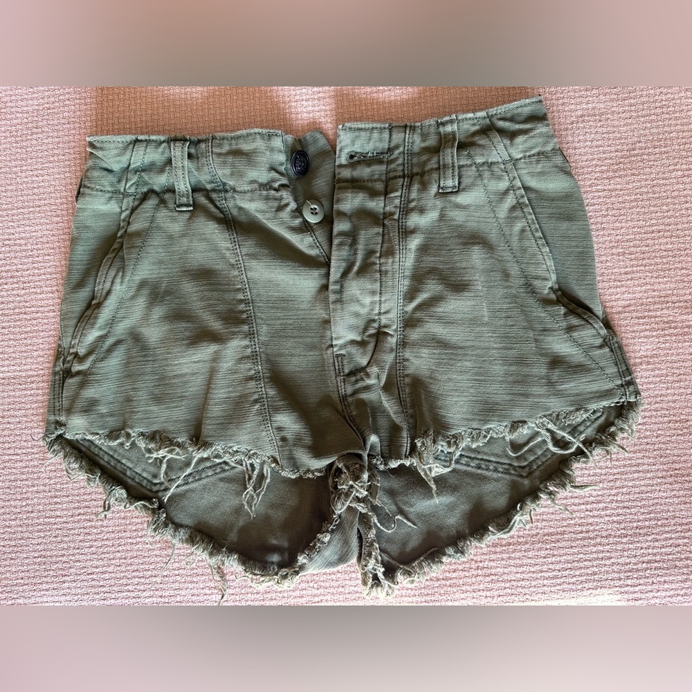Free People sz 0 olive shorts